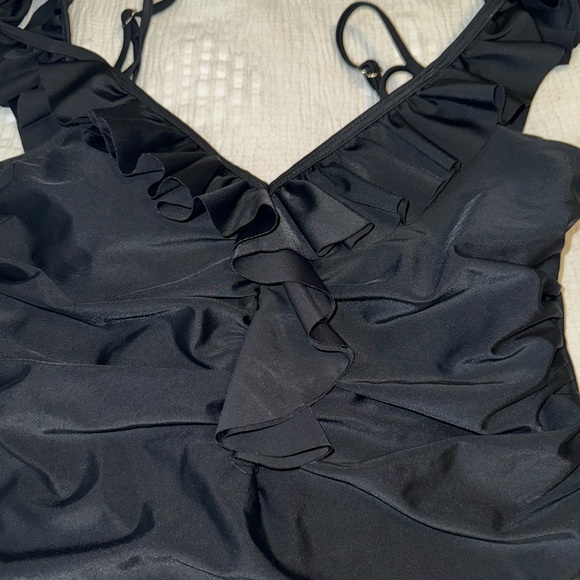 NEW w/o tags, MEDIUM - Picture 2 of 4